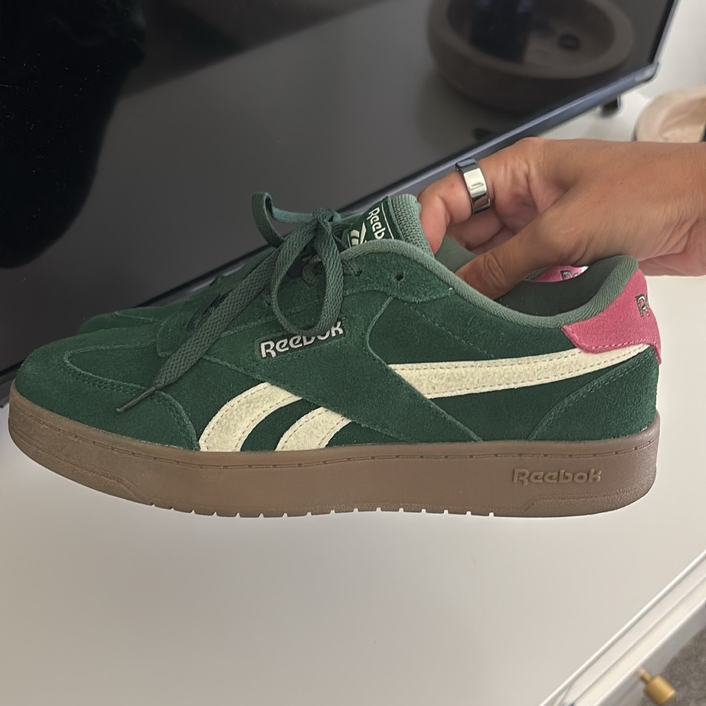 Forest Green Reeboks - Picture 3 of 4